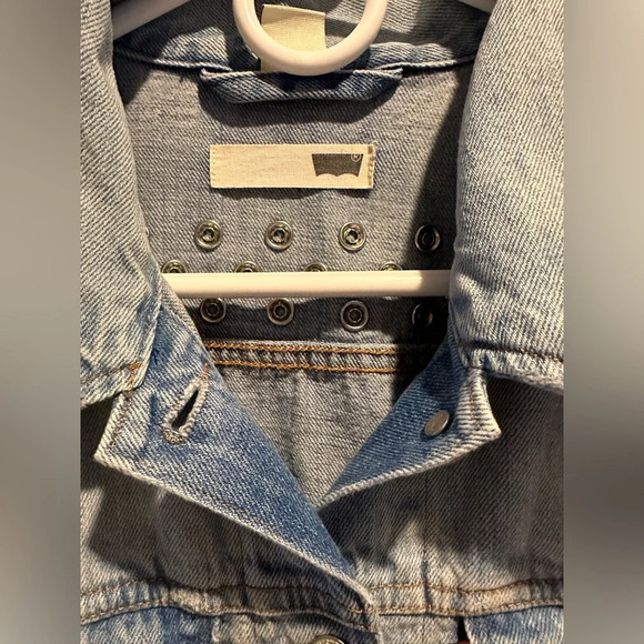 LEVI'S Vintage Trucker Jacket Studded Denim Womens Medium Light Wash - Picture 6 of 10